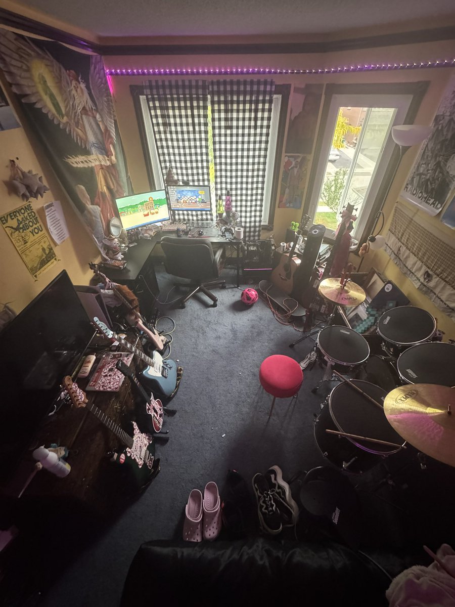 every1asksabtme's tweet photo. my room is like a wheres waldo of all my interests and i kinda hate it but like its so me i just love it more https://t.co/VAo3ekk7dq