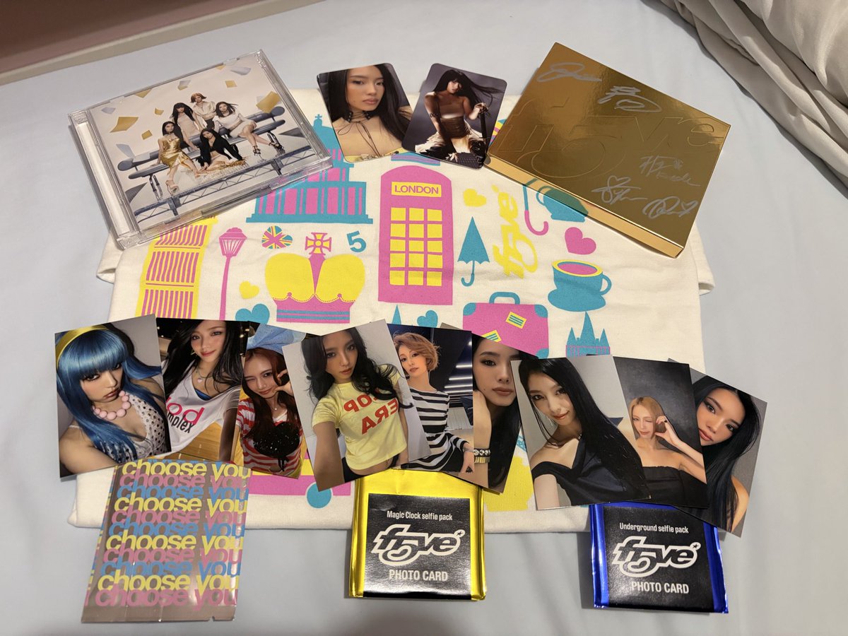 track3moonchild's tweet photo. My greedy as fuck f5ve concert haul 😝 https://t.co/xpGktmK7iU