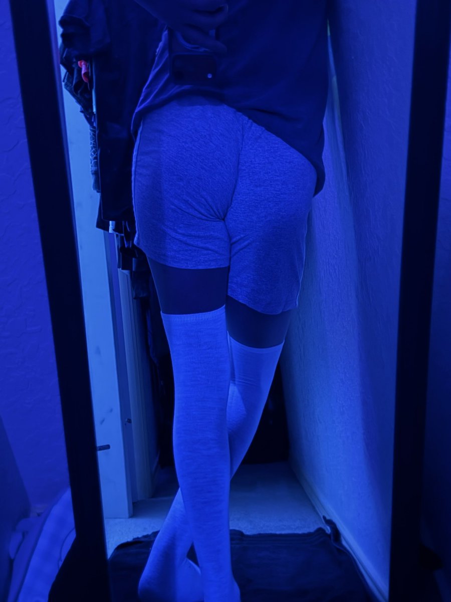 Emboi_femboy's tweet photo. Last post of the month ^w^
I’m very excited to show off my October fits soon :3

#femboy #thighhighs #bisexual #femboythighs #femboi https://t.co/dVZYS7UMu2