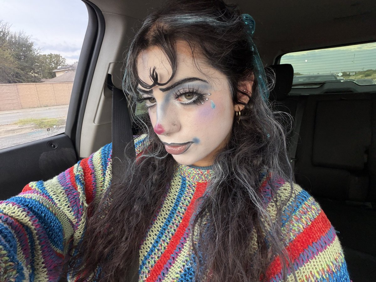 ashalexandriaaa's tweet photo. Boo-boo the fool 🤡 https://t.co/STW6LLszHZ