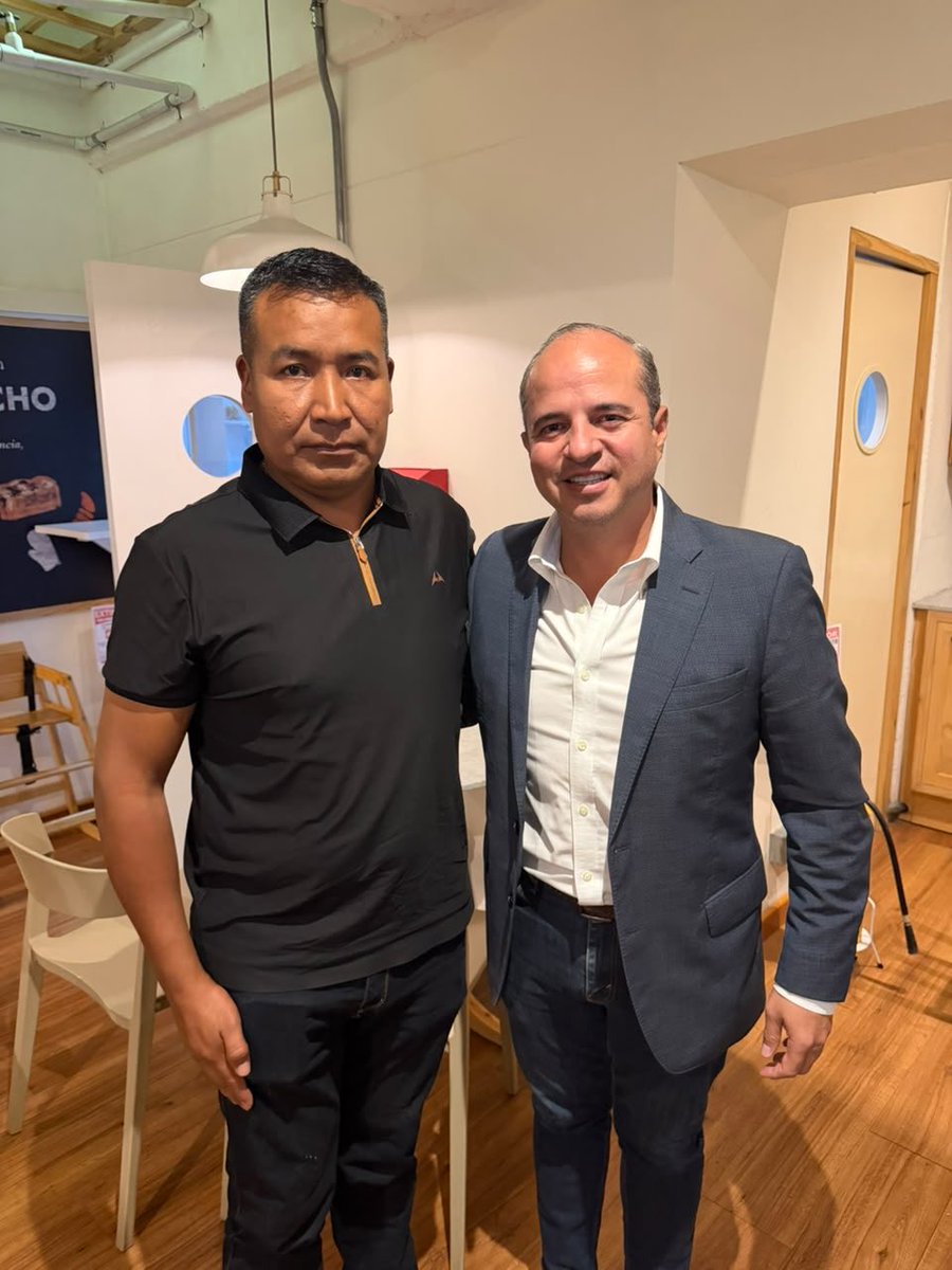 Juan_EspinalR's tweet photo. Gracias al Sargento (en retiro) Miguel Chasoy por este especial detalle. https://t.co/6pkdFCVjtc