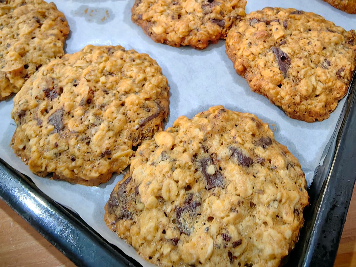 SandyBettieb's tweet photo. Just spent the whole afternoon baking cookies with my little one—flour everywhere, lots of laughs, and these perfect little treats. Family time u003e everything.， https://t.co/eZjJ9nsUpe