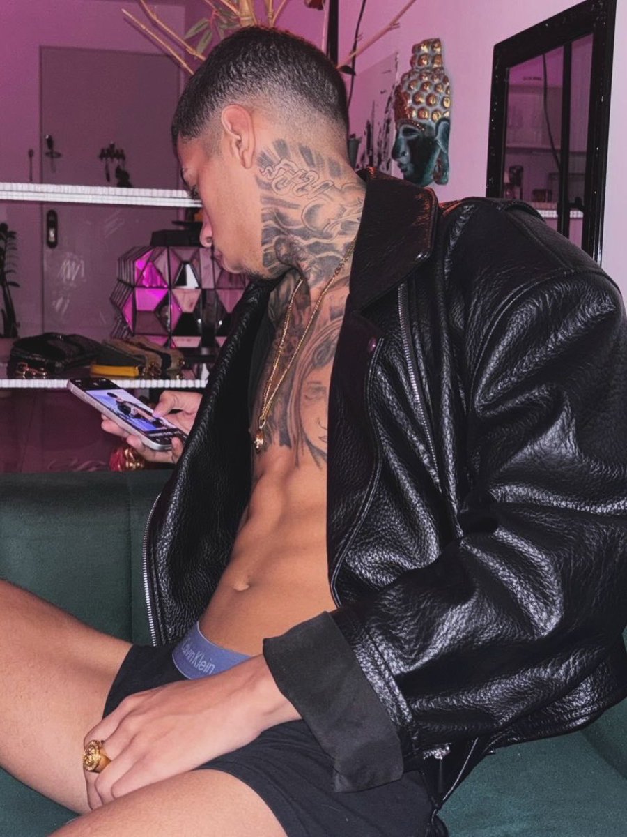 rick_xavier02's tweet photo. 👄📸 https://t.co/BalNIiYy1E