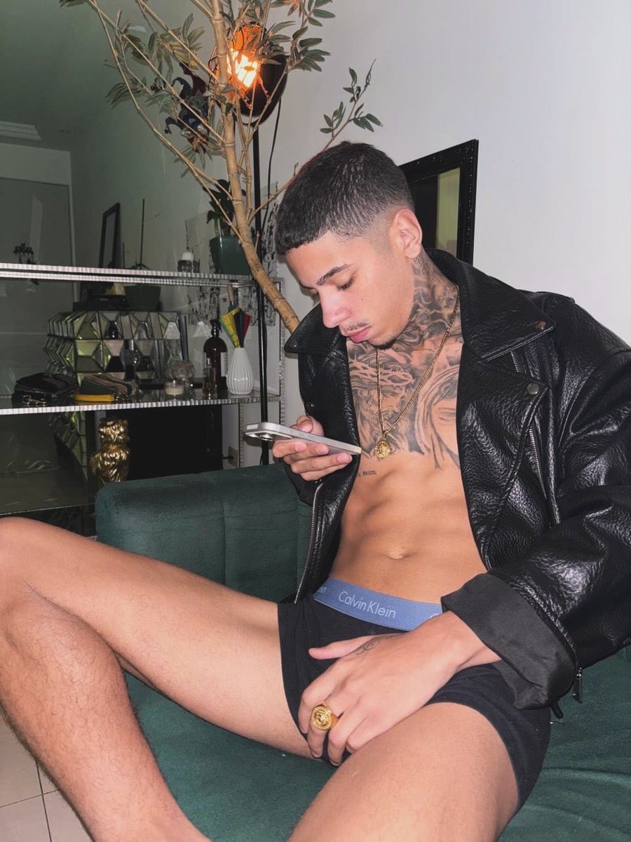 rick_xavier02's tweet photo. 👄📸 https://t.co/BalNIiYy1E