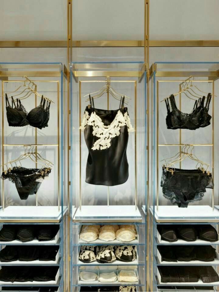 virgoessence's tweet photo. as a grown woman™, it gets to a point where unfortunately you cannot shop at victoria’s secret anymore and need to switch to intimissimi https://t.co/l8BjyM2vll
