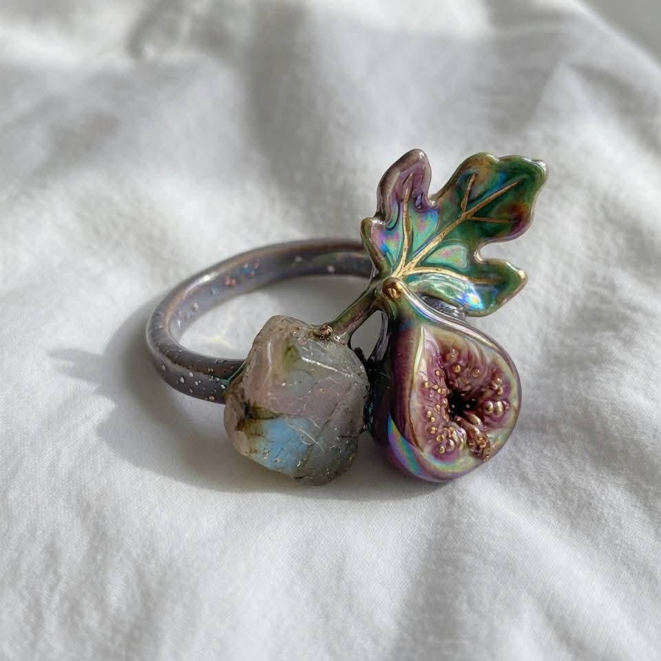 gentleescape's tweet photo. these fig and fruit botanical rings are so dreamy https://t.co/6R53v2X8Nb