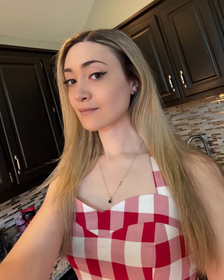 MichelleTxOtter's tweet photo. The government propaganda doesn’t want you to know this is what trans girls actually look like 🏳️‍⚧️ https://t.co/DL0dy4Zm3Q