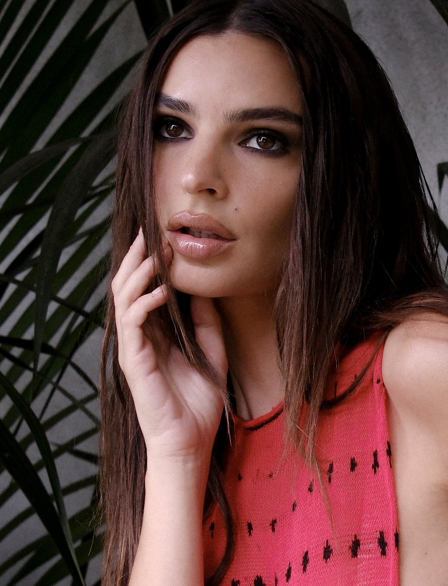 emrata's tweet photo. few more https://t.co/9NiUsmX4YN