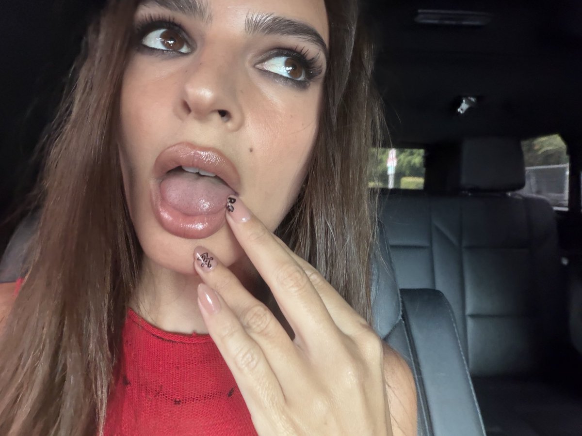 emrata's tweet photo. few more https://t.co/9NiUsmX4YN