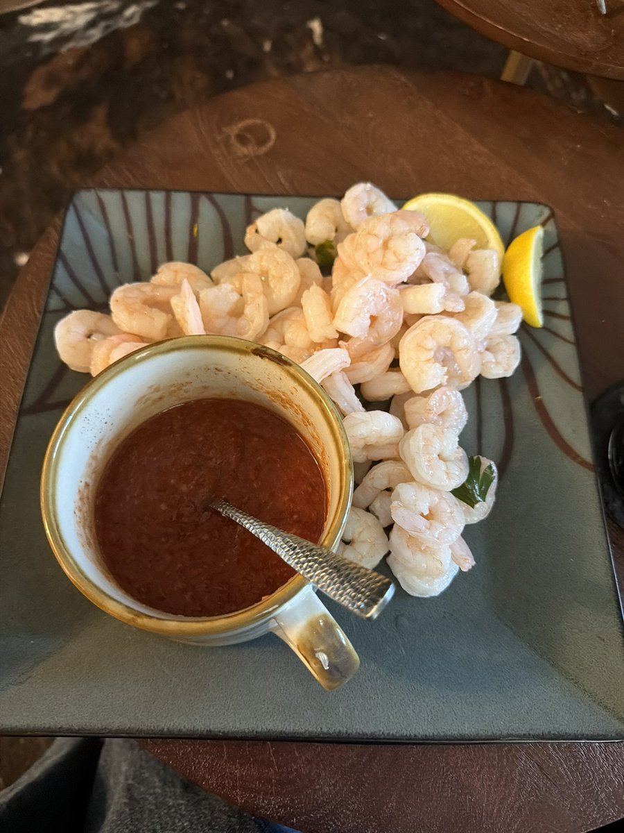 FireEngineHoe's tweet photo. My lovely man doesn’t eat seafood like that but is making me an appetizer and a lovely dinner and came over with what he said was  “a large appetizer”😭 y’all he made me a lb of cocktail shrimp😭😭 this is a dinner plate https://t.co/hla7noouxK