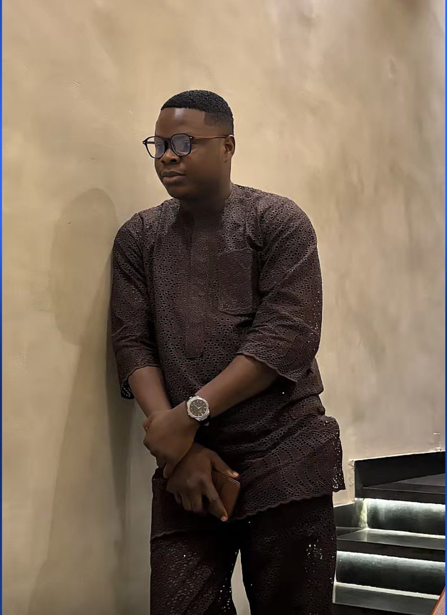 aojjustaoj's tweet photo. Nah only me know wetin I go do you if to say I be woman.
Happy birthday @h0_isa, long life and prosperity. https://t.co/IDf69EpuJf