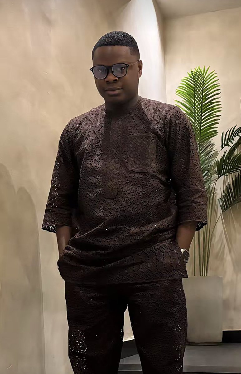 aojjustaoj's tweet photo. Nah only me know wetin I go do you if to say I be woman.
Happy birthday @h0_isa, long life and prosperity. https://t.co/IDf69EpuJf