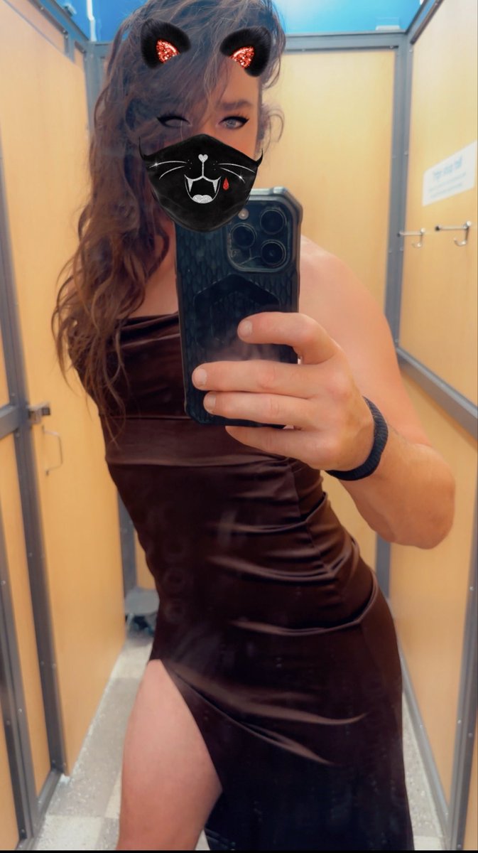 AshelyRae69's tweet photo. Okay… I think I’m finally getting comfortable being this version of me. 🖤 https://t.co/uK4AaW2MpK