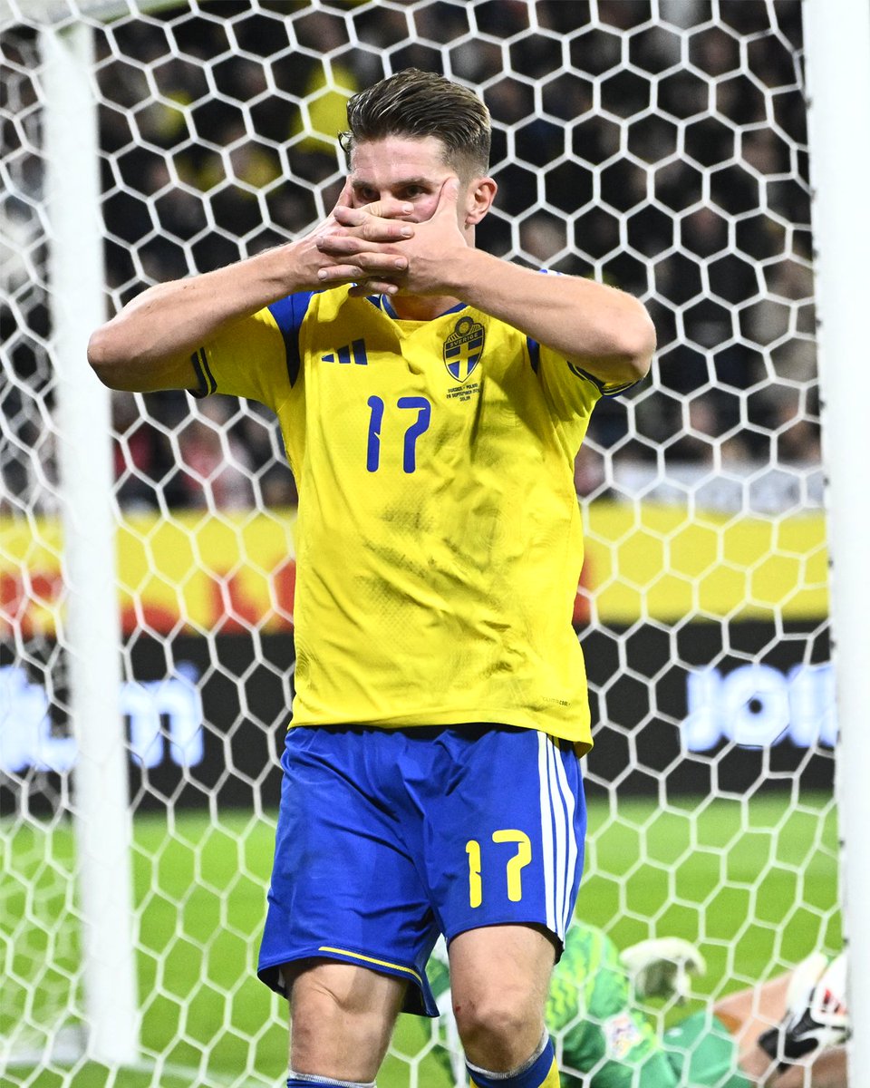 footballontnt's tweet photo. ⚽️ vs Romania
⚽️ vs Poland

Viktor Gyokeres is turning up for Sweden 🔥 https://t.co/ZQv7bP6vyl