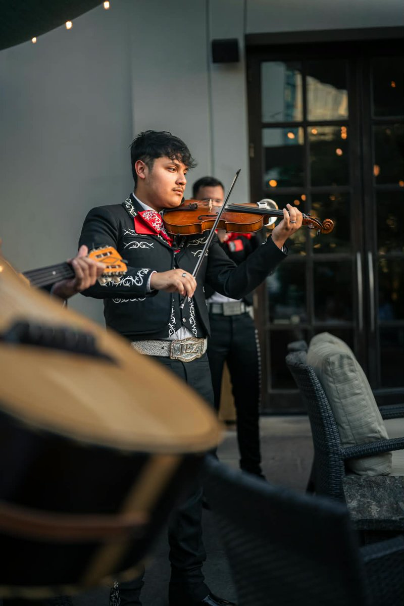GrottoItalian's tweet photo. 🇮🇹🤝🇲🇽 A mariachi band recently brought the sounds of Mexico to the Grotto patio, and we loved every minute of it. Houston is a city where cultures, traditions and great food come together every day. https://t.co/r2MBZxChp1