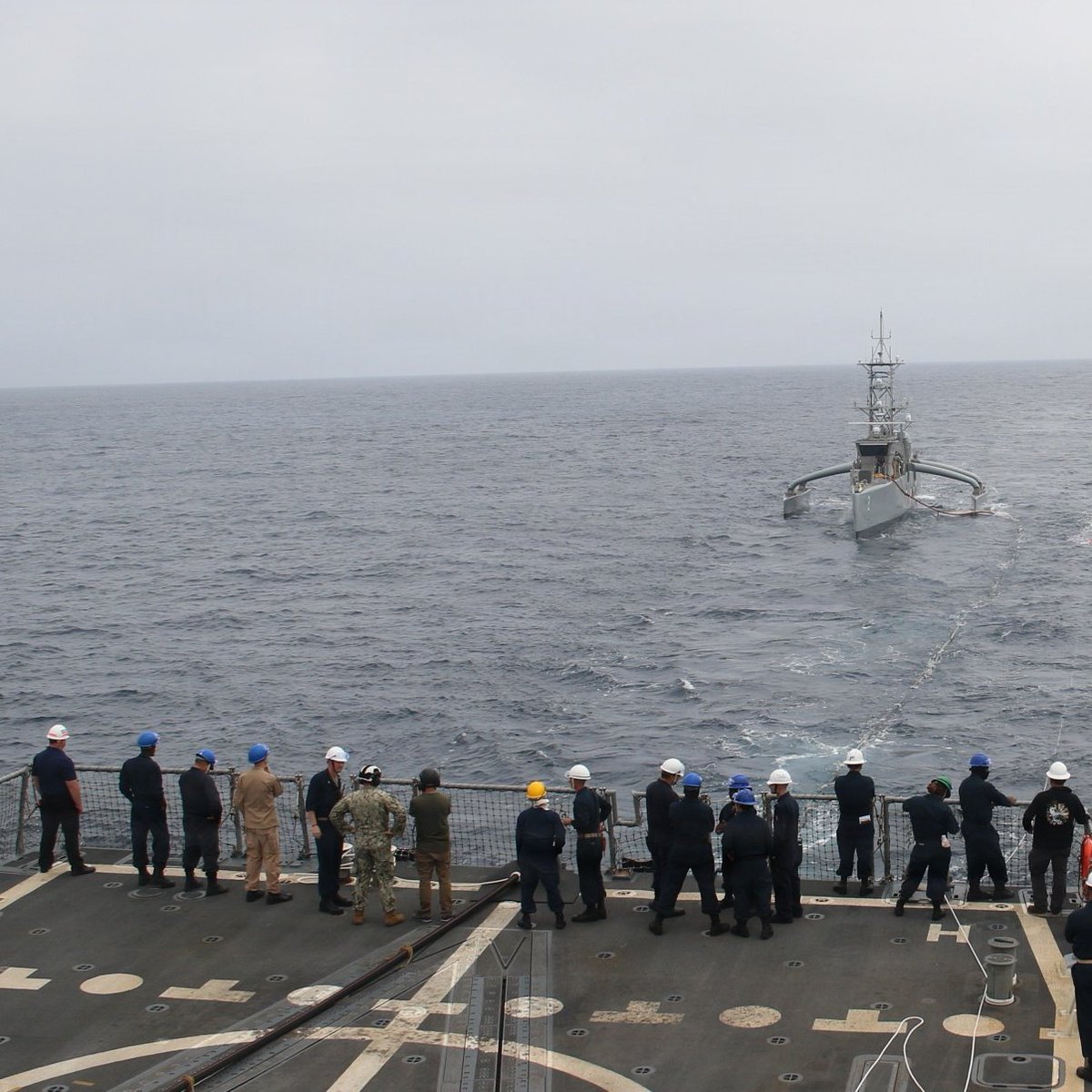 SurfaceWarriors's tweet photo. The Next Chapter of Naval Warfare ⚓⚡
Naval Surface Forces is maintaining our competitive edge by integrating unmanned surface vessels with crewed combatants.
📸 LTJG Winkowski
#SurfaceWarriors | #USNavy | #ReadyOnArrival
@USNavy | @USNavyCNO | @USPacificFleet | @US3rdFleet https://t.co/cpDGTy1BCK