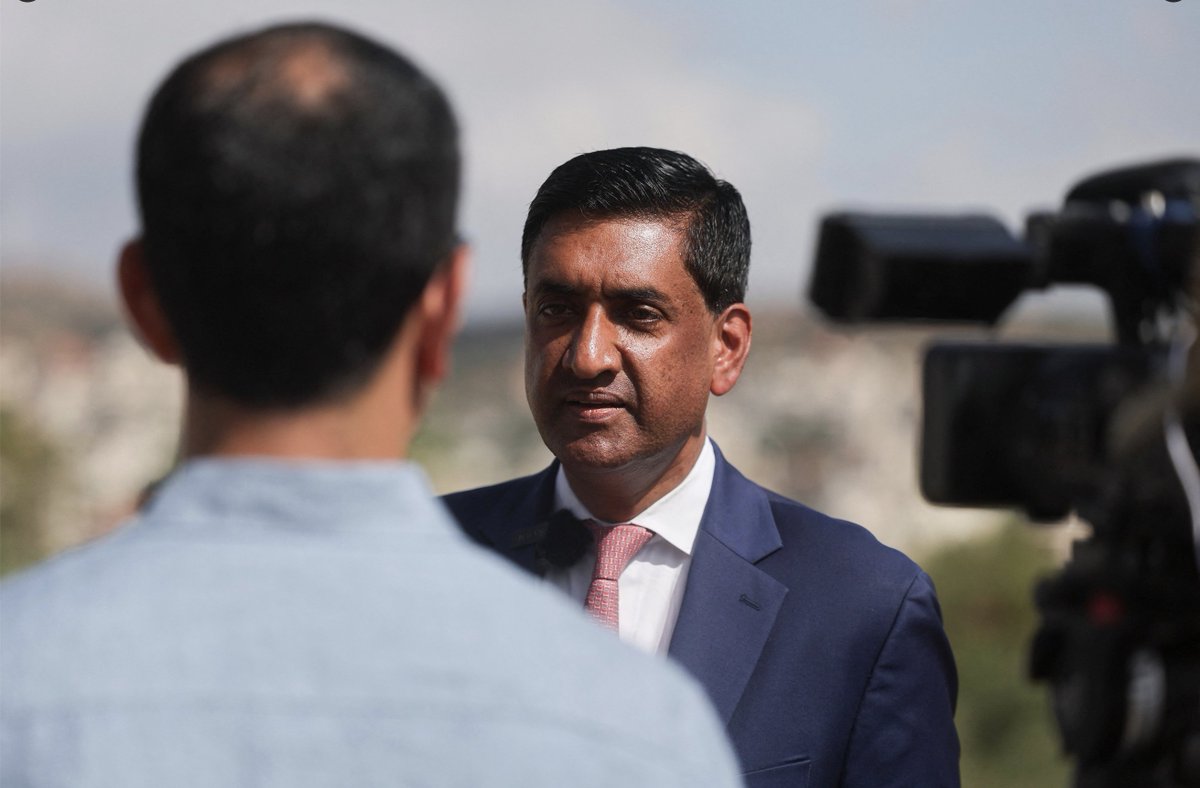 PropagandaBuff's tweet photo. When U.S. Congressman Ro Khanna came to Israel and the "West Bank" a few weeks ago to bitch about Jewish "settlers" and the poor Palestinians, he was interviewed by Reuters Jerusalem (Arab) Bureau Chief, Rami Ayyub, in front of Palestinian mansion homes.

When Reuters realized the optics didn't serve their anti-Israel propaganda campaign, they substituted a photo of Khanna with the depth of field altered so the mansions in the background were out of focus.

Reuters: all propaganda, all the time.

@USAmbIsrael
