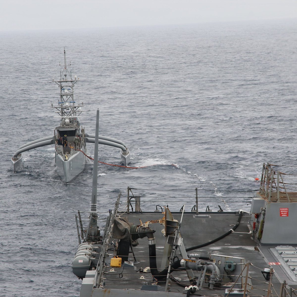 SurfaceWarriors's tweet photo. The Next Chapter of Naval Warfare ⚓⚡
Naval Surface Forces is maintaining our competitive edge by integrating unmanned surface vessels with crewed combatants.
📸 LTJG Winkowski
#SurfaceWarriors | #USNavy | #ReadyOnArrival
@USNavy | @USNavyCNO | @USPacificFleet | @US3rdFleet https://t.co/cpDGTy1BCK
