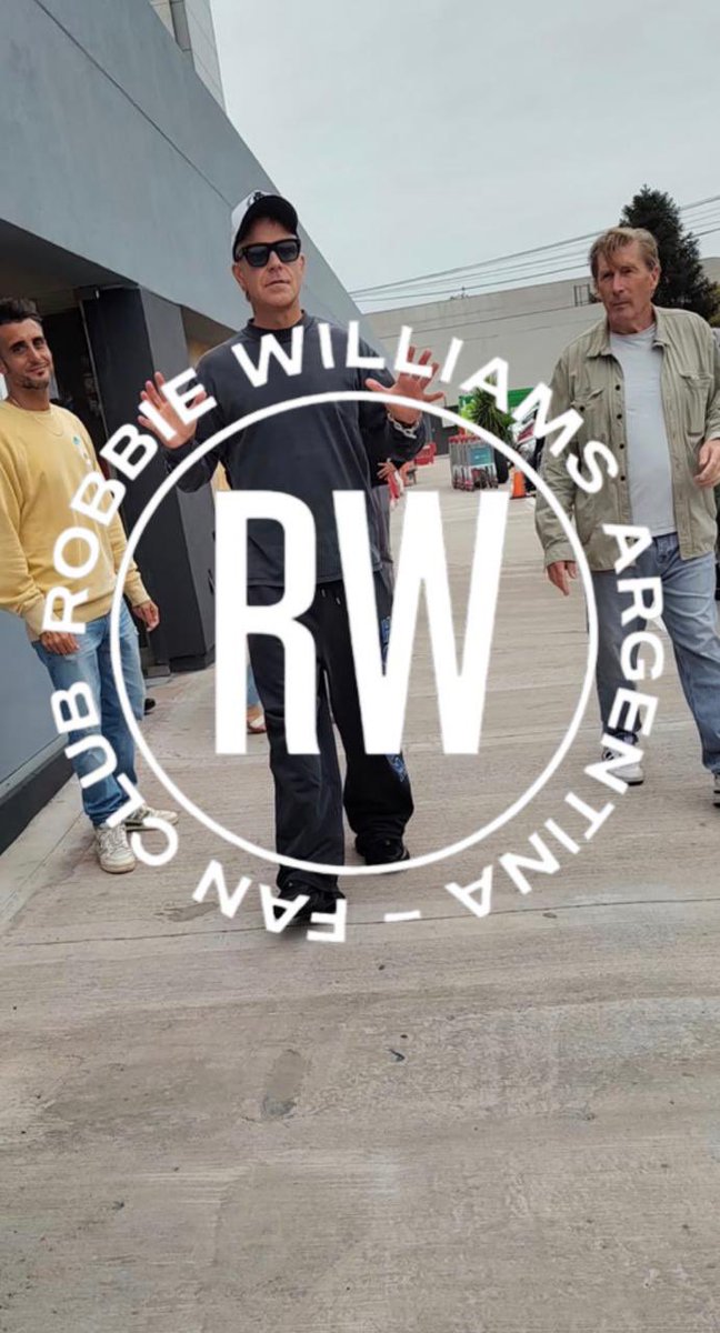RobbieArgentina's tweet photo. Robbie Williams en suelo argentino 🇦🇷💙💪 https://t.co/oW2f0UaGFR