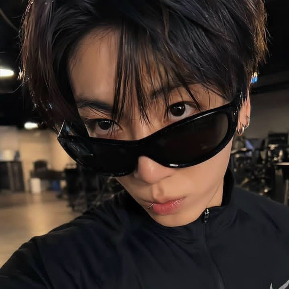 marvchzz's tweet photo. #taekookau onde O alfa Kim Taehyung teve um caso de uma noite e acabou engravidando um ômega que não quis saber do bebê. Sem saber direito o que fazer, ele decide criar o filhote de três meses sozinho. Só tem um problema vizinho do lado + https://t.co/ChOtER1xh8