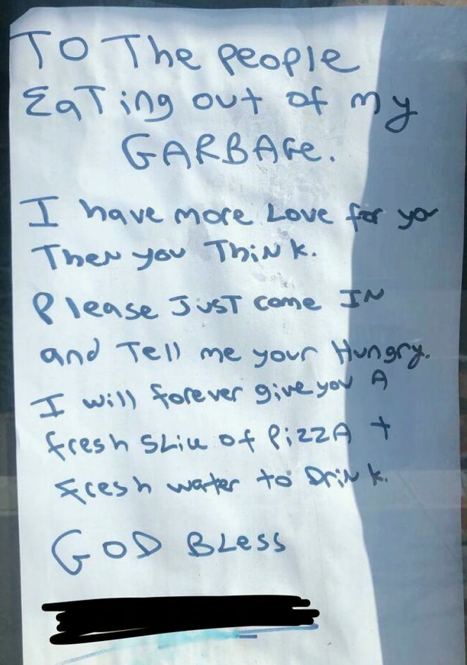 comolliatepjf1's tweet photo. Pizza owner found out that people are eating from the shop's garbage. This is what he did..
#Amazing #Wassup https://t.co/OE0j5TKp7K