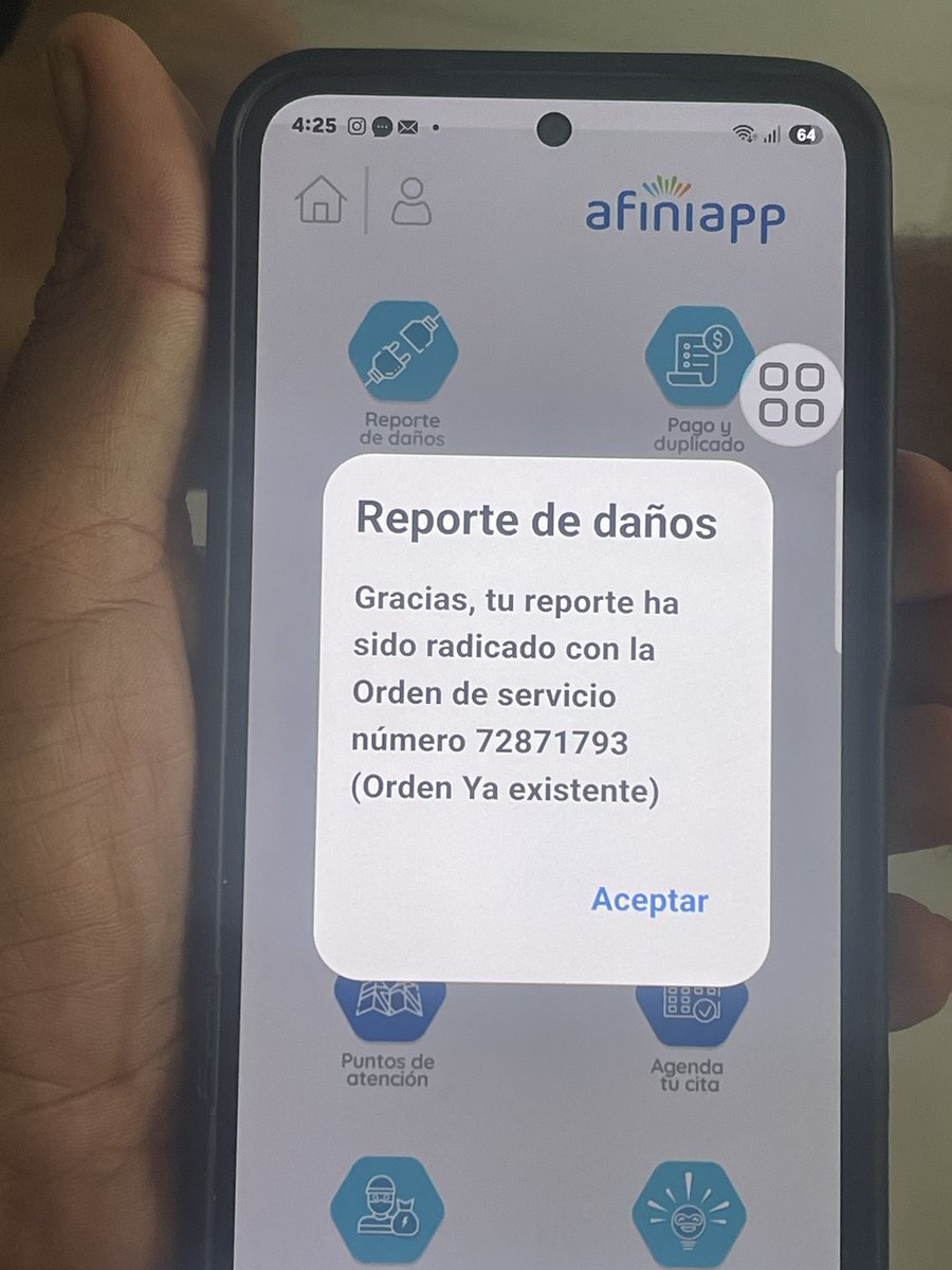 EdgardJOrellano's tweet photo. @AfiniaGrupoEPM con este van tres reporte que hago del servicio de luz, tengo prepagada y cada vez que hay lluvia mi vivienda queda sin el servicio, llegan restablecen el servicio, pero no hay una solución efectiva, @Superservicios 🆘 https://t.co/BQa22zYv2F