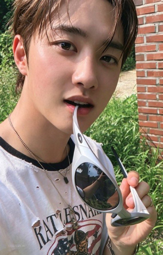 twinksoo's tweet photo. so pretty so perfect omg his mom’s uterus was fucking insane https://t.co/itTAlIKnG3