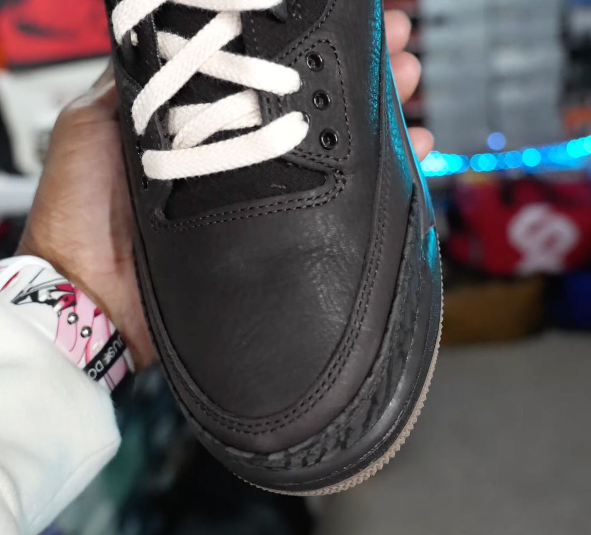 JustFreshKicks's tweet photo. THIS WEEK: Air Jordan 3 "Fireside" 🤎 

• October 3rd
• $205 https://t.co/HhNNO6pCuM