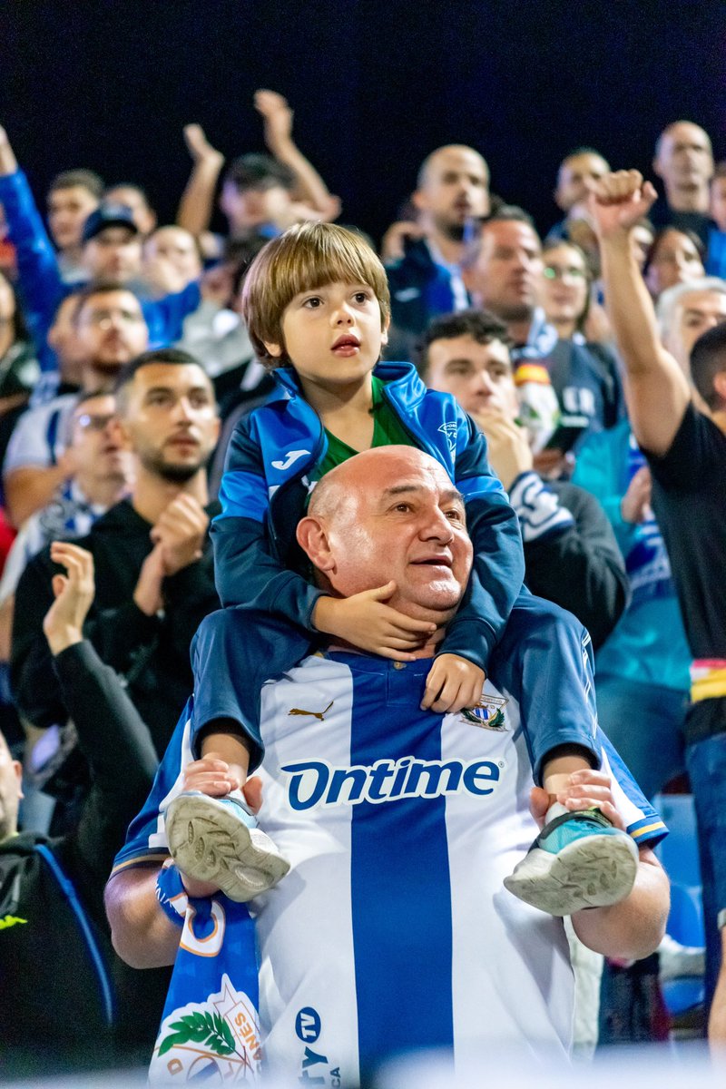 CDLeganes's tweet photo. A mirar hacia delante que somos el Lega. 

Gracias por no parar de animar 💪🏼🥒 https://t.co/gDUotCNDaG