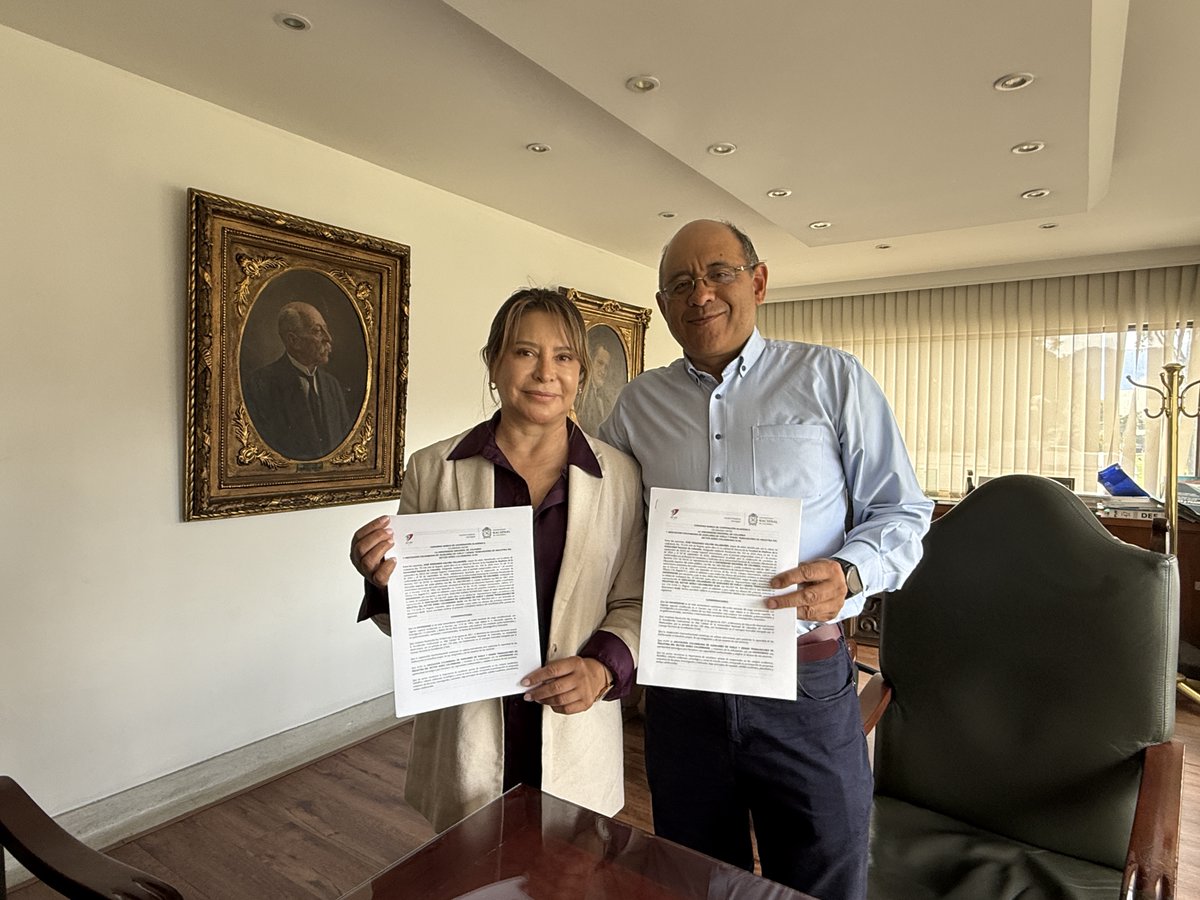 MedicinaUNAL's tweet photo. 🤝 Firmamos el Convenio Marco de Cooperación Académica con la Asociación Colombiana de Auxiliares de Vuelo.
#EsTiempoDeSumar por la formación e investigación conjunta pensada para las necesidades propias de los trabajadores del sector aéreo.
#MedicinaUNAL https://t.co/35ui4dK3fH