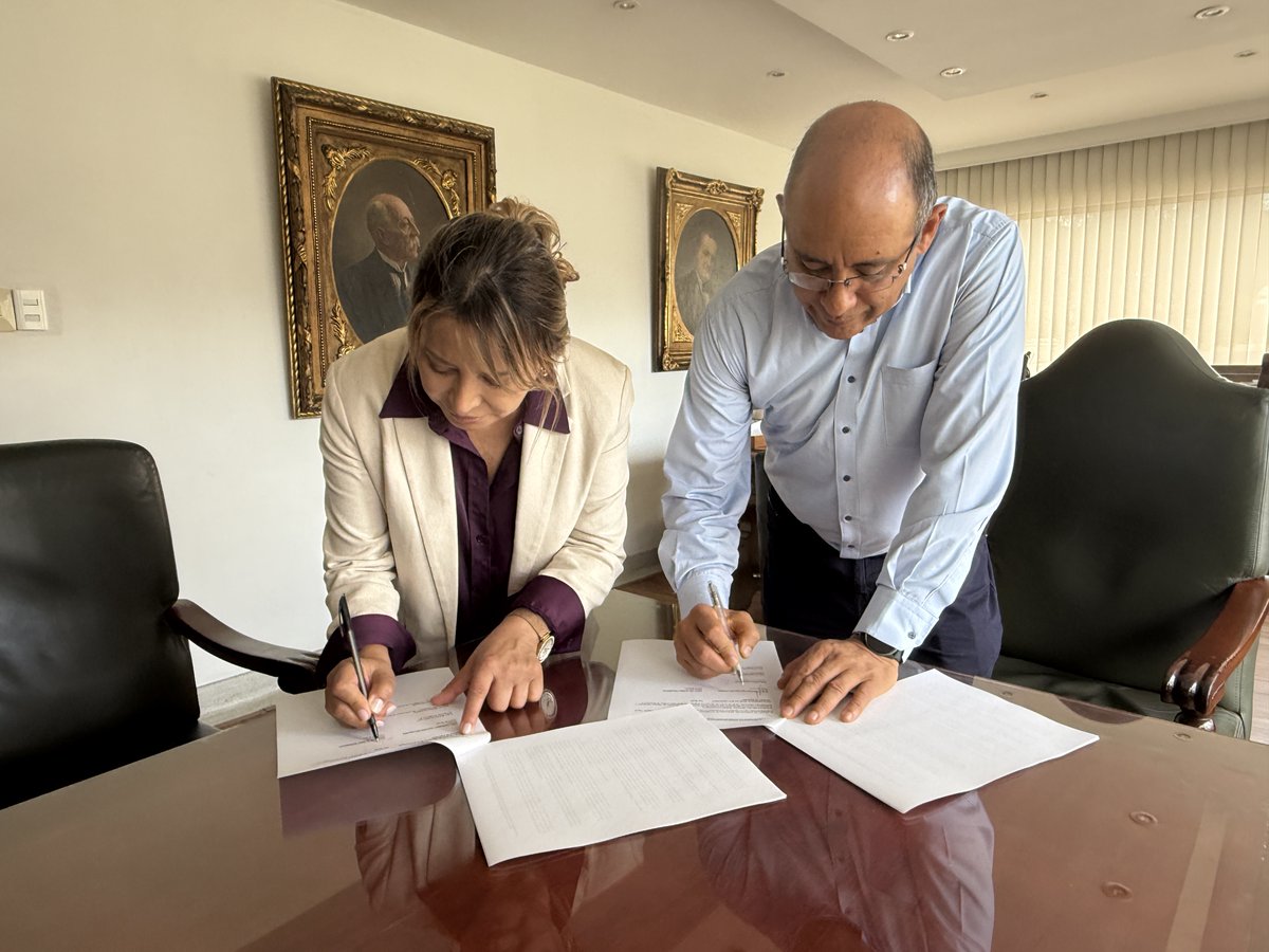 MedicinaUNAL's tweet photo. 🤝 Firmamos el Convenio Marco de Cooperación Académica con la Asociación Colombiana de Auxiliares de Vuelo.
#EsTiempoDeSumar por la formación e investigación conjunta pensada para las necesidades propias de los trabajadores del sector aéreo.
#MedicinaUNAL https://t.co/35ui4dK3fH