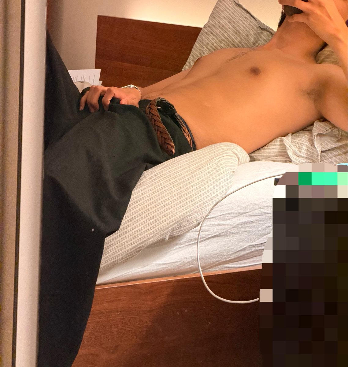 helfsatred's tweet photo. waiting for her to come home ❤️

#nsfw #nsfwtwt https://t.co/HIOmytE0x9