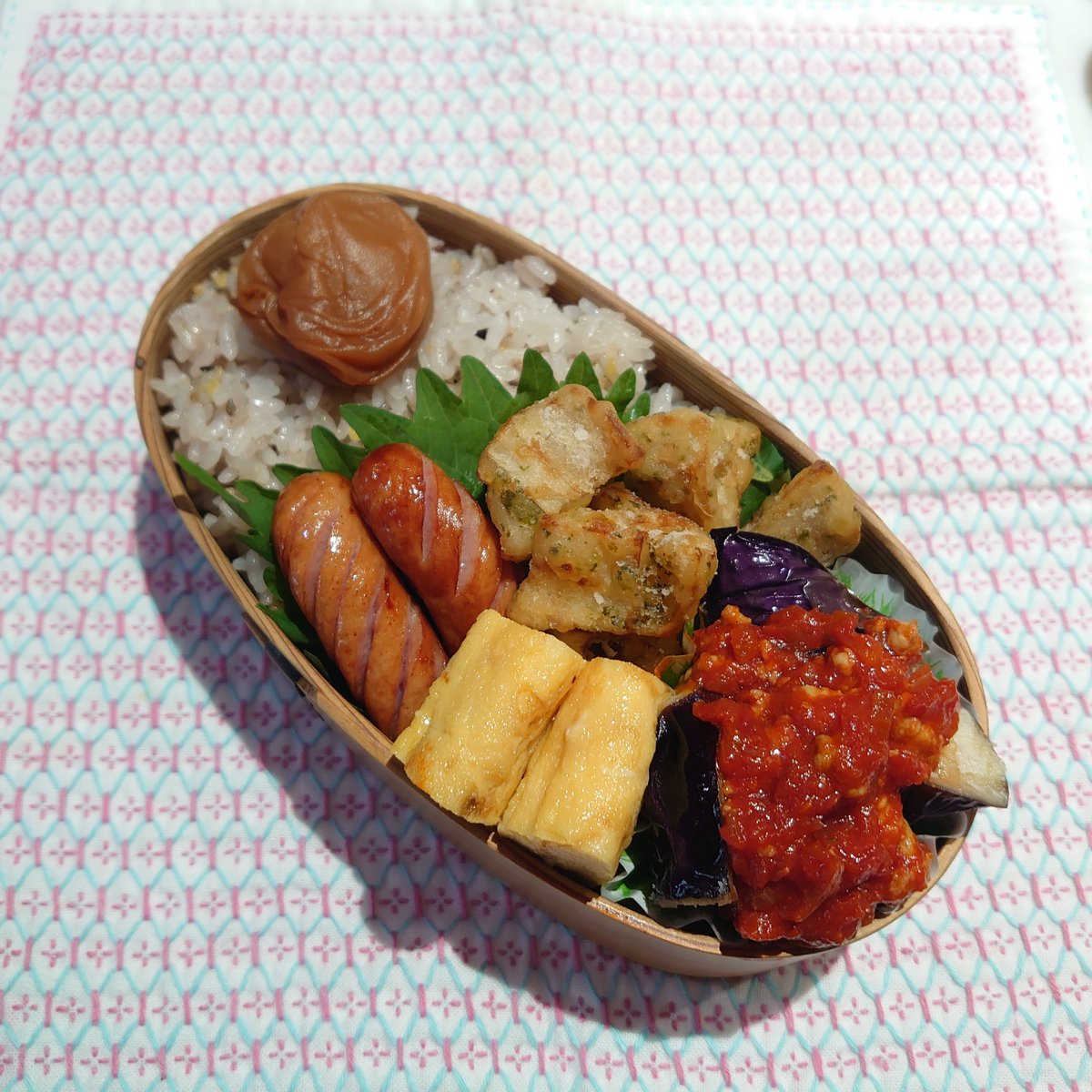 mao70248558's tweet photo. 今日のお弁当

#お弁当
#おべんとう
#お弁当記録
#曲げわっぱ
#まげわっぱ
#まげわっぱ弁当
#刺し子
#魔法の玉子焼き器 
#錦見鋳造 https://t.co/MENs5H8dzF