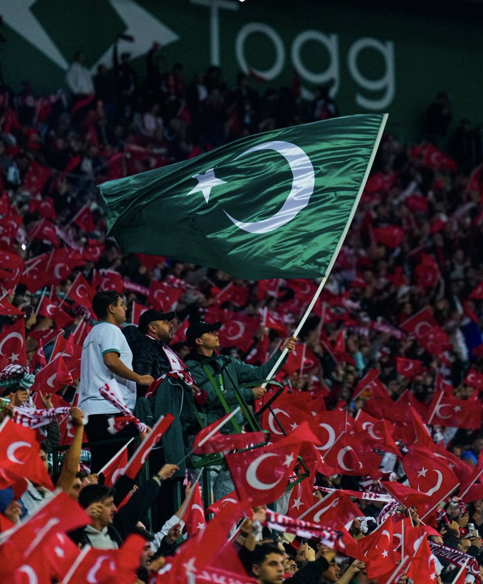 edebiyaad's tweet photo. Tribünlerde Rumeli Sancağı açılmış…
Bursa’ya da bu yakışırdı zaten. 👏

Unutmayacağız! https://t.co/LjRk7uKwMW