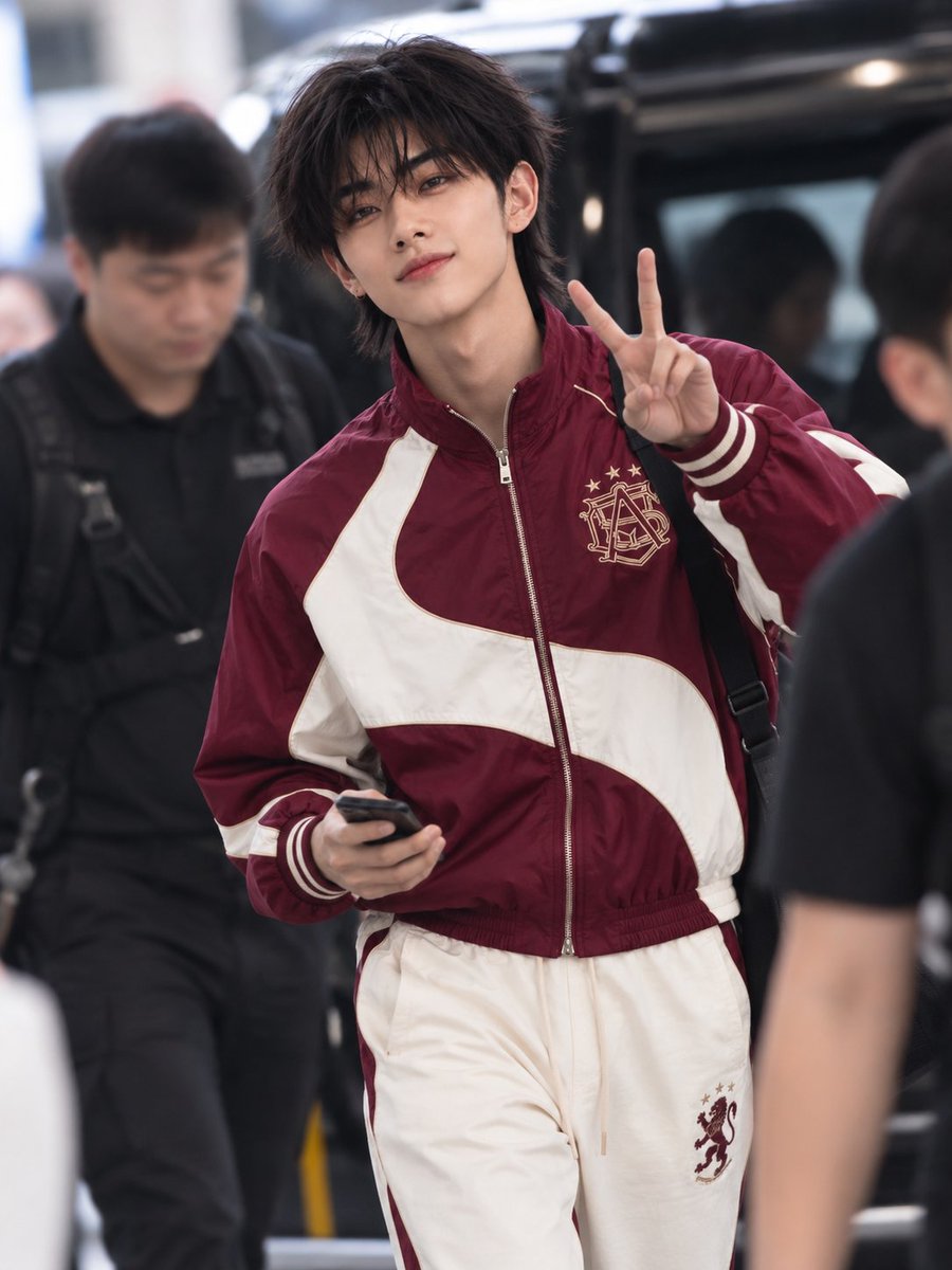 HXN_NEWS's tweet photo. 🚨🚨🚨🚨🚨🚨🚨😩! SANGWON Matou o cabelo vermelho, de cabelo pretinho a coisa mais fofos 🫣

#HXN_LABELS #DOUTS_SANGWON https://t.co/0WP6mIJkcQ