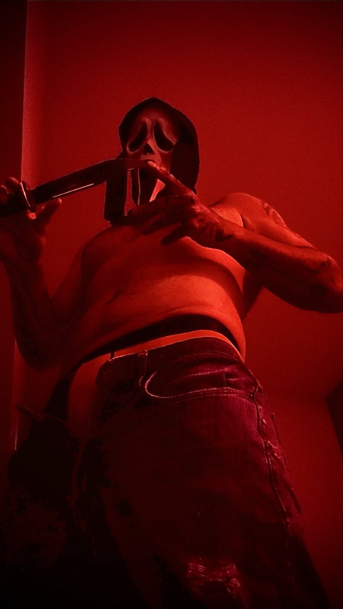Jigbiggly93's tweet photo. Look me in the eyes and tell me you’re not curious. 👁️
#GhostfaceCosplay #DarkRomanceTok #Scream #SpookySzn #MaskTok https://t.co/t22B13ILcQ