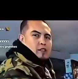 OjoSecoEcuador's tweet photo. 🚨 El influencer Ismael Sánchez estaba grabando en una tienda en el norte de #Quito hasta que un grupo de autoproclamados ‘neonazis’ entran a intimidar. La pregunta es: cómo hay neonazis en un país multiracial? https://t.co/uoBwl4urUn