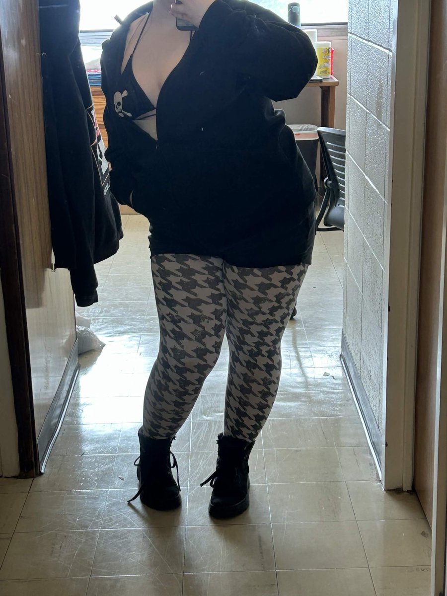 1one8eightseven's tweet photo. ok i lied i like this outfit https://t.co/tmE3TDvDKa