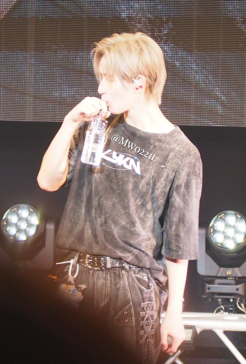Mw0221l's tweet photo. HONG君🩷の様にしっかり水分補給しながら頑張りましょう💪🏻

#LYKNDuskAndDawnxOsaka
#hongshihoshi https://t.co/xKeAhA2zmc