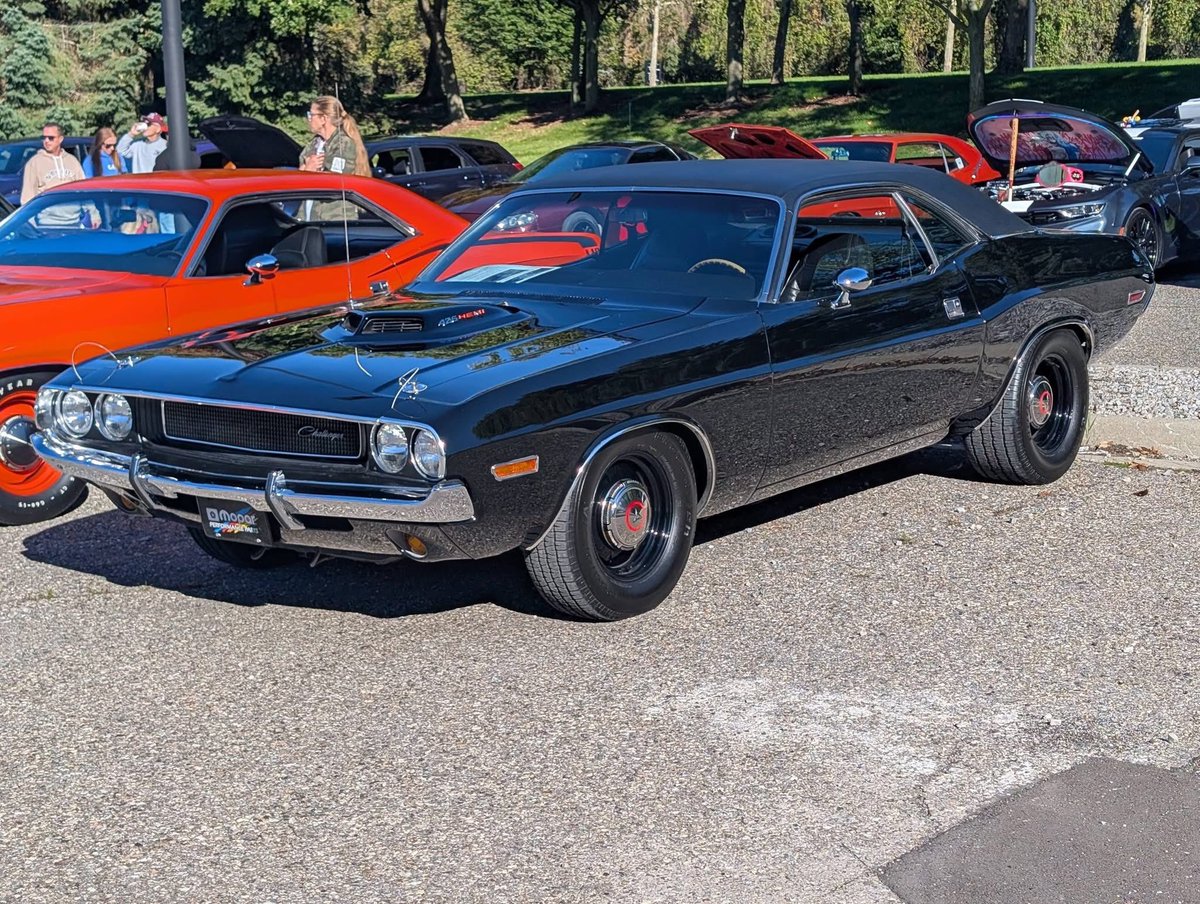 5gLee2's tweet photo. #MoparMonday https://t.co/BqXuoRyv7A