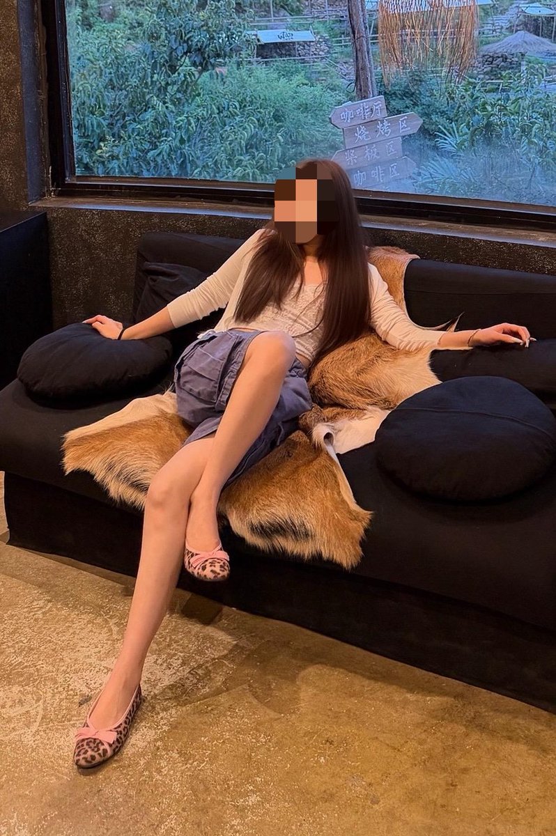 Ygghmvf's tweet photo. 怎么让女友接受用脚？ https://t.co/y6y66pzsKI
