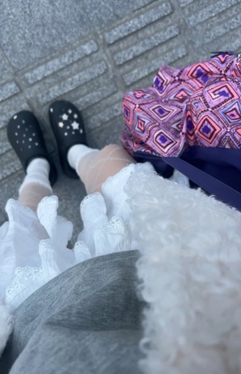 Ygghmvf's tweet photo. 怎么让女友接受用脚？ https://t.co/y6y66pzsKI