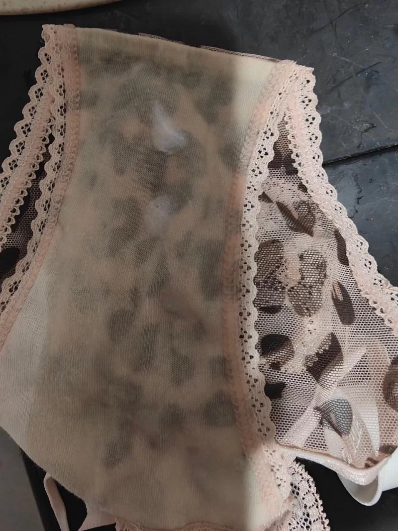 Ygghmvf's tweet photo. 怎么让女友接受用脚？ https://t.co/y6y66pzsKI