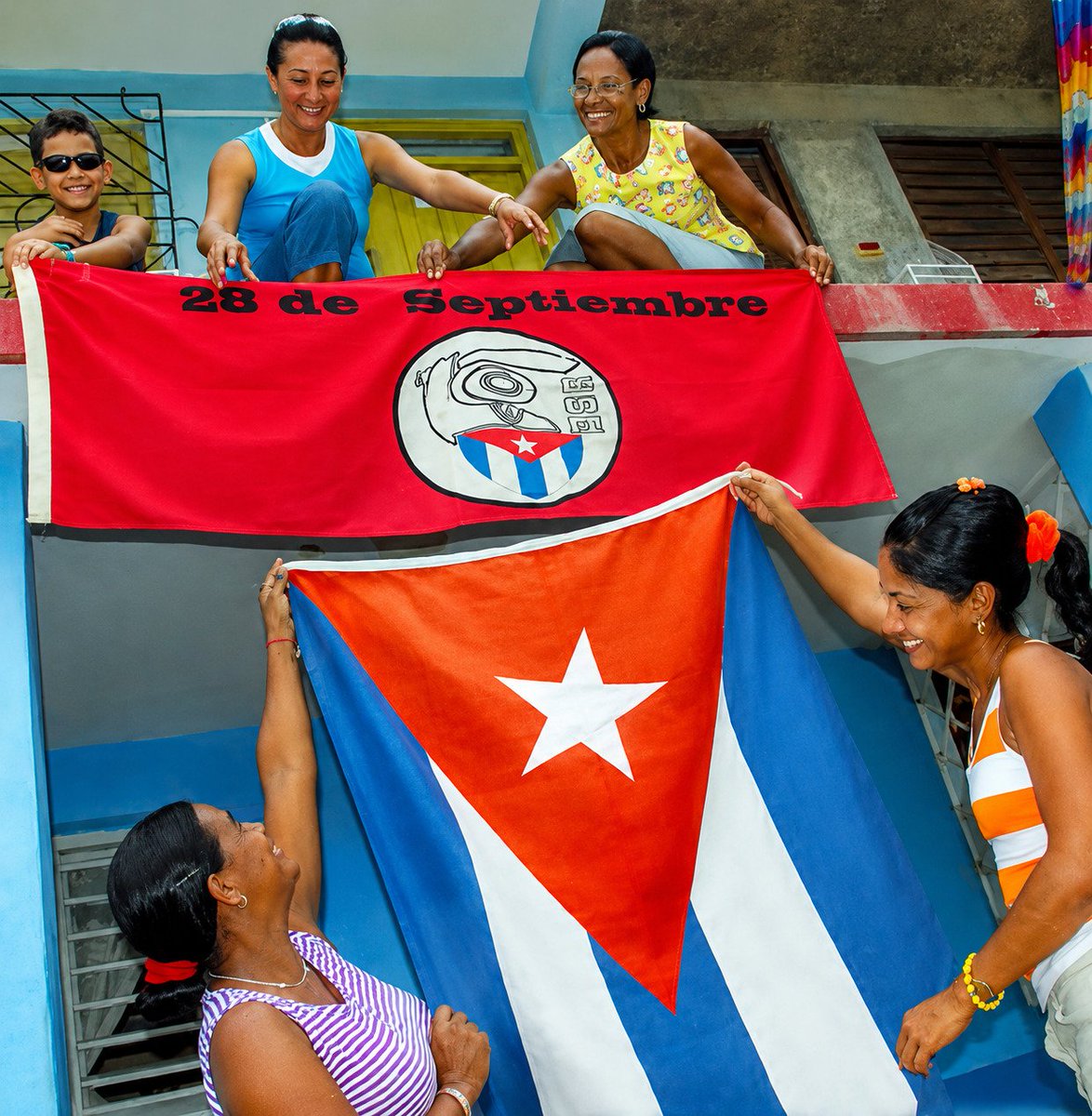 AlonsoSybel's tweet photo. Hoy felicitamos con especial cariño a todos los cederistas. 👏 

Los @cdr_cuba forman parte de nuestra historia y de la vida de nuestros barrios. Un abrazo a quienes, desde cada comunidad, mantienen viva esta organización fundada por Fidel.

#66AñosCDR #DesdeElBarrioJuntoAFidel https://t.co/juFWDw5i1i
