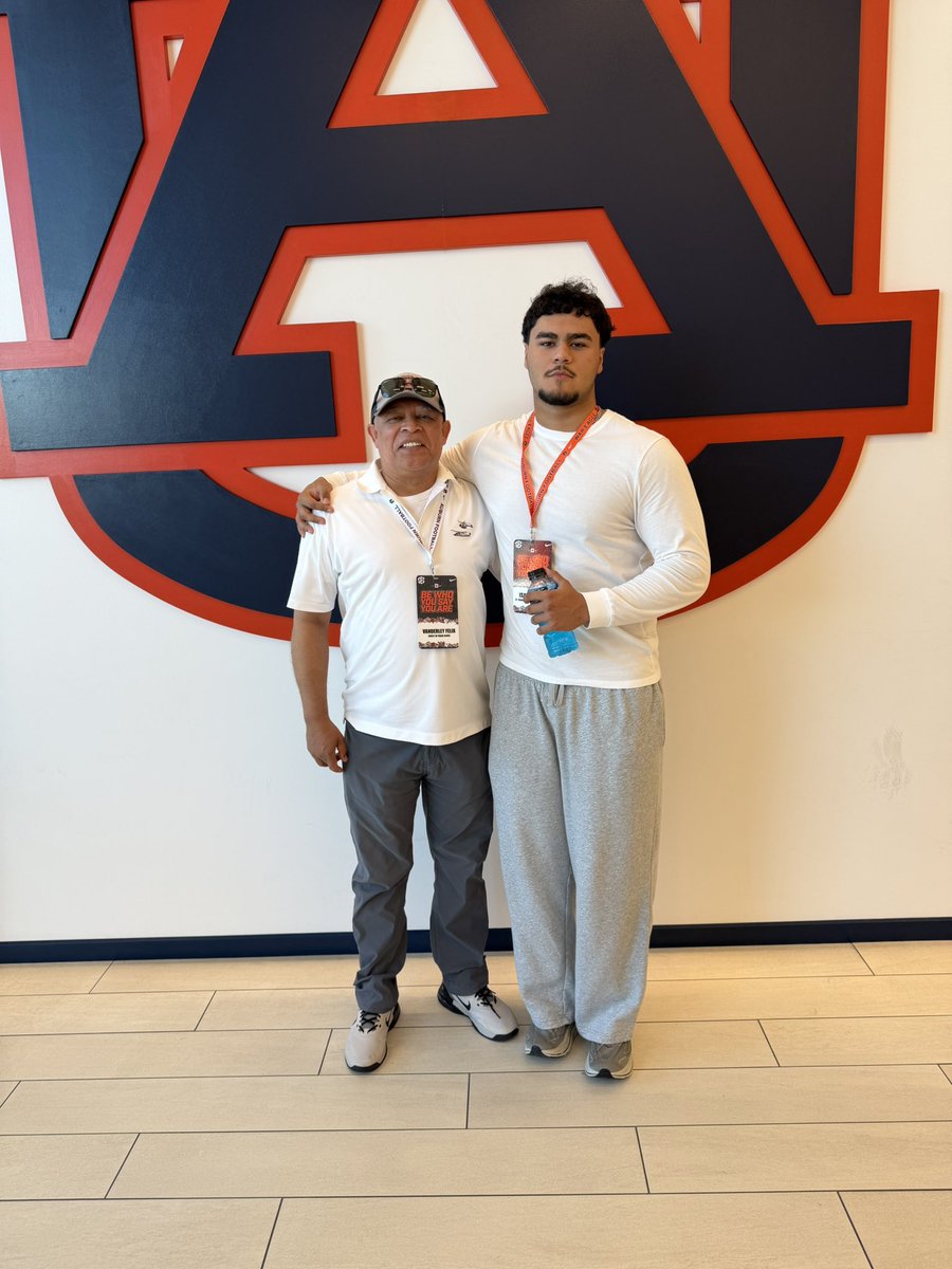Isaac_Alves_10's tweet photo. Always a Good time to be back in Auburn. Big win vs vandy, thanks to @CoachKingWill @CoachEchols1 for the hospitality. #WDE🦅 

29’ | 6’4” 275 | DL | 2 D1 ⭕️ffers (Auburn, WVU) 

@_JHokanson @CClemente247 @CoachGChatman @CoachMikeTui @JoeHamilton__ @BCollierPPI @TomLoy247
@TheUCReport @martin_manson3
@Coach_Ander5on @RyanSnyderOn3
@BrianDohn247 @ChadSimmons_
@adamgorney @samspiegs
@AllenTrieu @TomLuginbill @CraigHaubert
@SWiltfong_ @BrandonHuffman
@GregBiggins @CharlesPower  @AWilliamsUSA @TomLoy247
@Andrew_Ivins @tyler_calvaruso @Andy_Villamarzo @247Hudson
@Coach_Ander5on