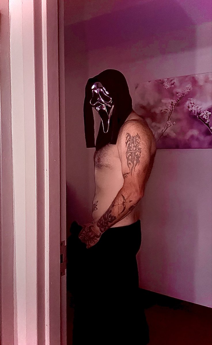 Jigbiggly93's tweet photo. Just waiting...

#Scream #Ghostface #Horror #HorrorMovies #Slasher #SlasherMovies #MovieNight #Cosplay #Scary #Moody #Photography #Wassup https://t.co/UAuG3w7oS9