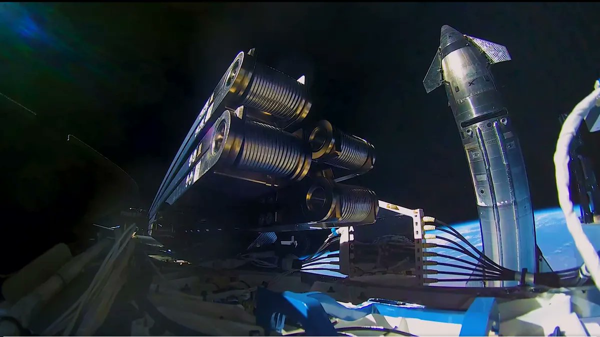 CosmosChina's tweet photo. Congrats to the American taxpayer! Thanks to NASA subsidies and contracts for Starship, Elon has once again been able to deliver 26 more Starlink V3 satellites to low Earth orbit today. Nothing says “lunar exploration” quite like subsidised satellite delivery. 🚀 https://t.co/glNlBbjrBh