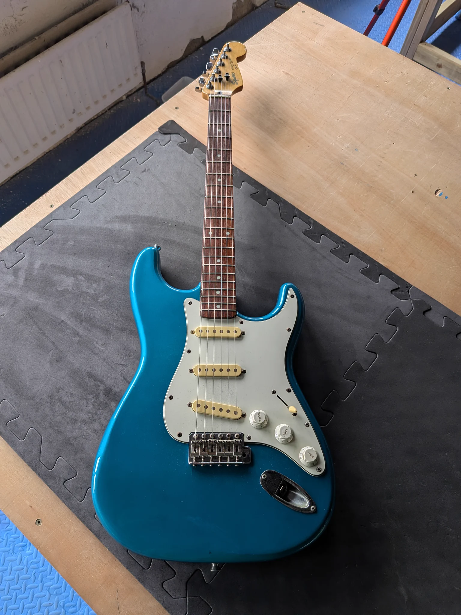 Giant Guitars on X: 