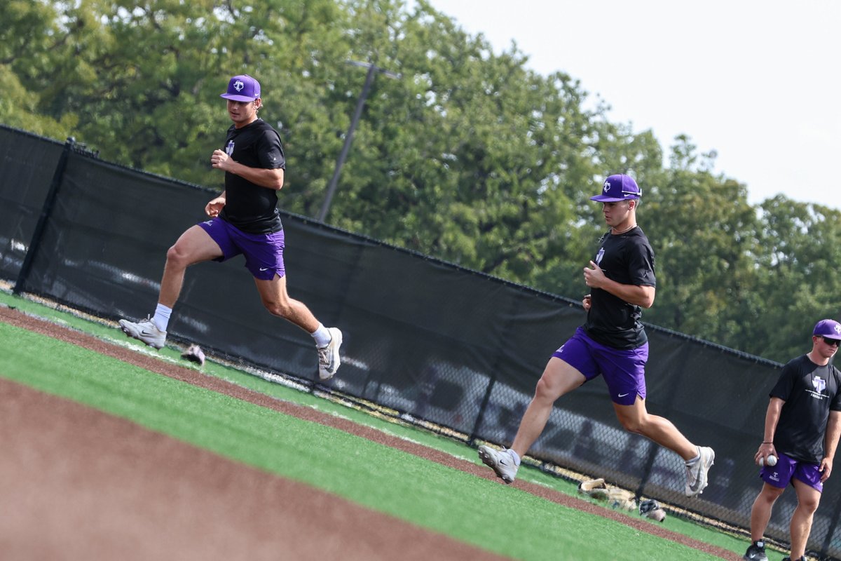 TarletonBase's tweet photo. Texans at work 💼 https://t.co/tOb0P1Wd1n