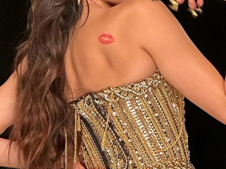 kaliinvenuss's tweet photo. Es tan icónica que, con solo ver su espalda, sabes quién es. https://t.co/AfzwJXcOGJ